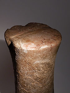 High Bactrian column idol - Pink veined marble
