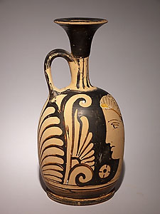 Campanian lekythos decorated with a female head - Painted terracotta