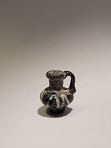Miniature pitcher - Blue and white glass paste