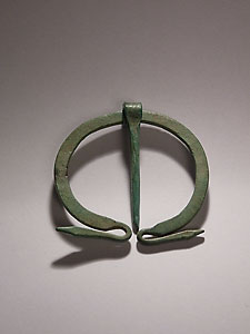 Omega fibula - Bronze