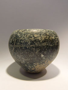 Bactrian ovoid vase - Serpentine