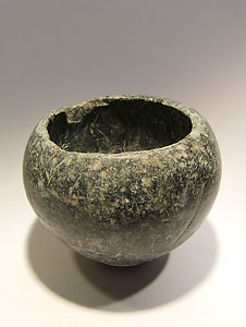 Bactrian ovoid vase - Serpentine