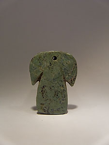 Anatolian pendent referring to an idol of Kilia type - Green stone