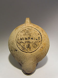Oil lamp decorated with a scorpion - Terracotta