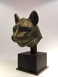 Cat head with scarab on forehead - Bronze