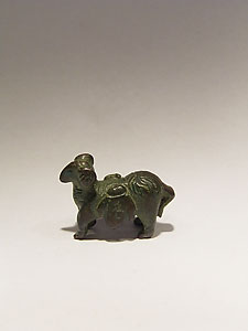 Small ram carrying baskets - Bronze