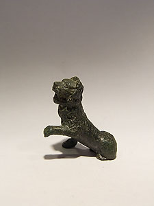 Small seated lion - Bronze