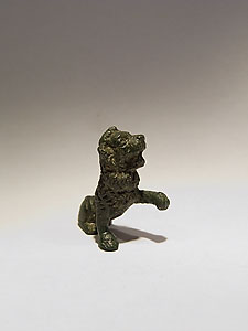 Small seated lion - Bronze