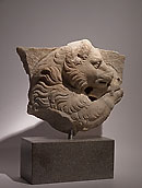 Fragment de sarcophage représentant un ours - Marbre