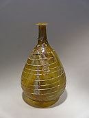 Petite bouteille à panse piriforme - Verre jaune