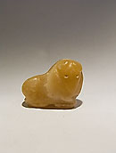 Amulet in the form of a recumbent ram - Banded alabaster