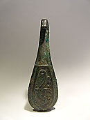 Agrafe chinoise décorée d’un oiseau fantastique - Bronze