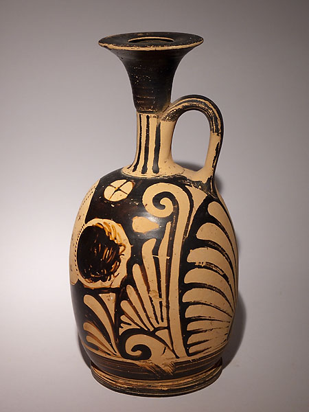 Campanian lekythos decorated with a female head - Painted terracotta