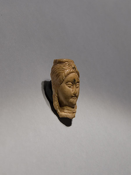 Kushan female head - Ivory