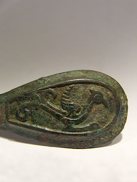 Fastening decorated in relief with a fantastic bird - Bronze