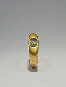 Bague avec intaille gravée d’un buste de jeune homme - Or et serpentine